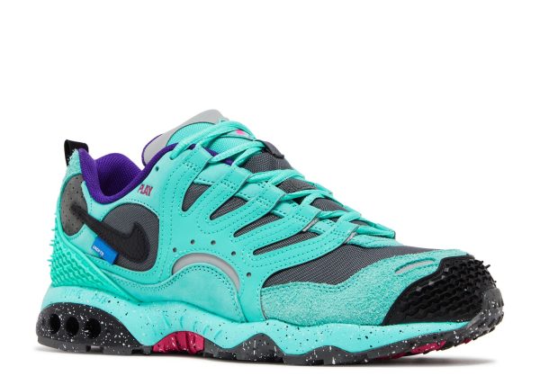 Undefeated x Air Terra Humara 'Light Menta'