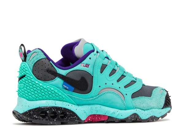 Undefeated x Air Terra Humara 'Light Menta'