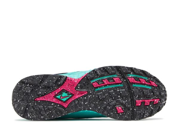 Undefeated x Air Terra Humara 'Light Menta'